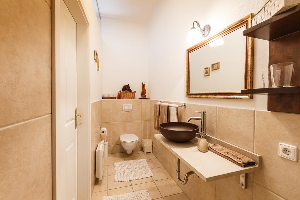 Hotel Gut Zentgraf Mörbisch am See Zimmer foto